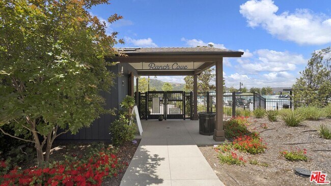 Building Photo - 61 Harness Wy