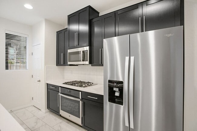 Building Photo - 3 Bed Nicely Upgraded Summerlin TownHome
