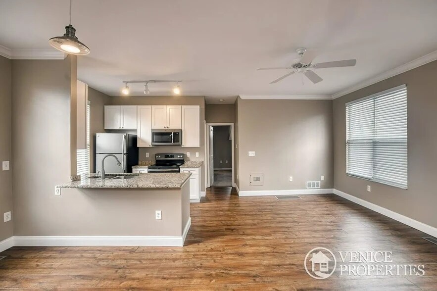 Living Room/Kitchenette - 1493 Chambers Rd