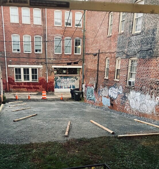 Building Photo - 1130 W Grace St