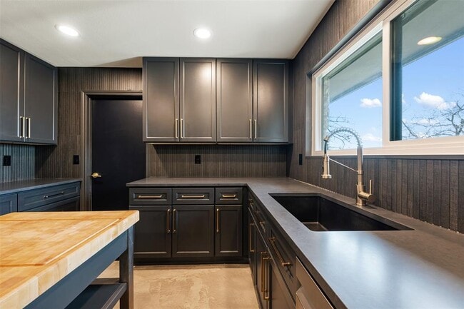 Building Photo - 6713 Winterberry Dr