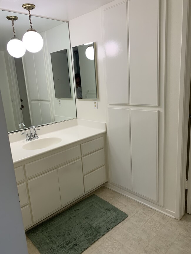 Master bath vanity - 5474 Berkeley Rd