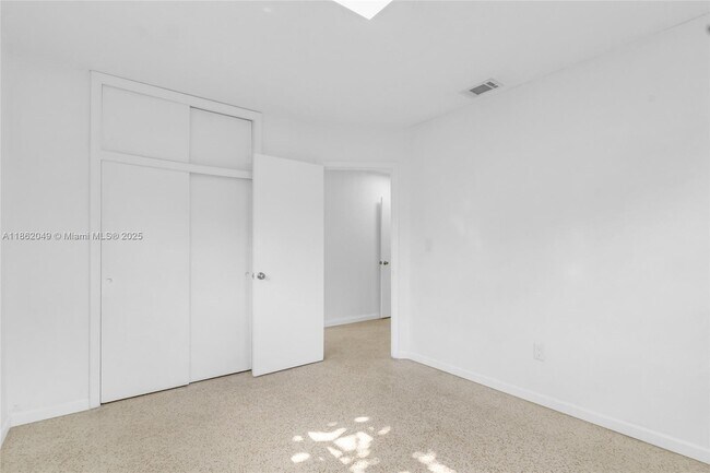 Building Photo - 9250 SW 31st Terrace