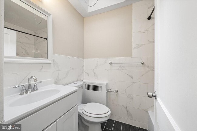 Building Photo - 1115 E Upsal St