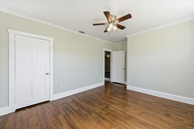 Building Photo - Charming 3-Bedroom Home with Large Fenced Yard in Richmond Hill!