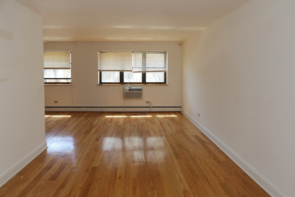 Building Photo - 502 W Briar Pl