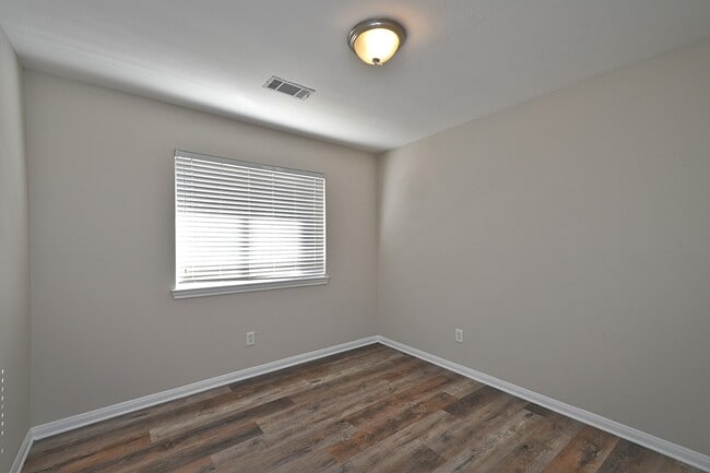 Building Photo - 15223 Stoneyview Dr