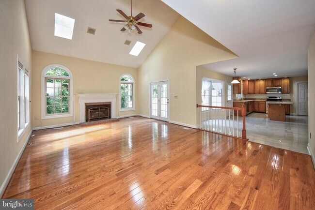 Building Photo - 210 King Johns Ct