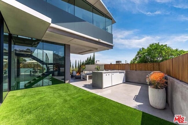Building Photo - 1807 Blue Heights Dr
