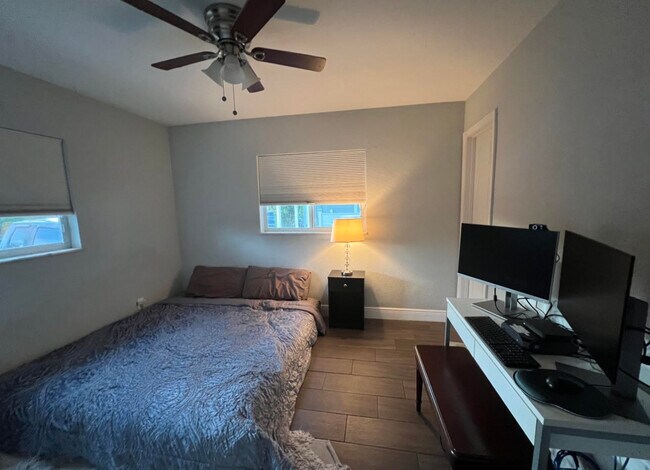 Building Photo - 303 N Marie Ave