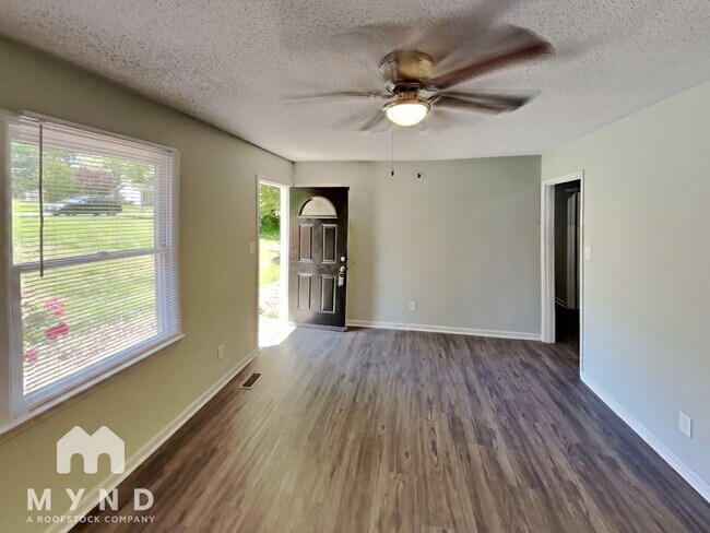 Building Photo - 4546 Lisa Dr