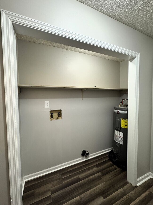 Building Photo - Move In Special: 1/2 Off 1st Month's Rent!