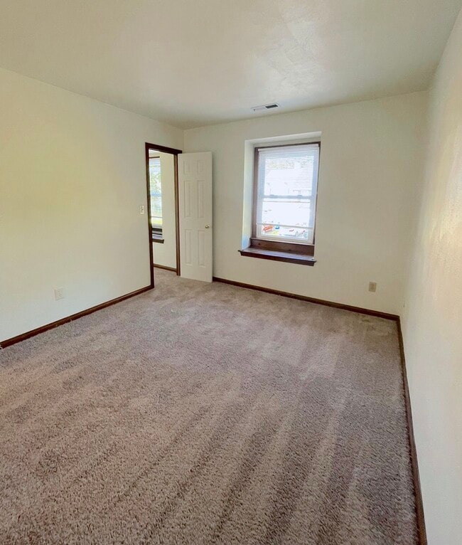 Building Photo - 5523 Gates Landing Rd