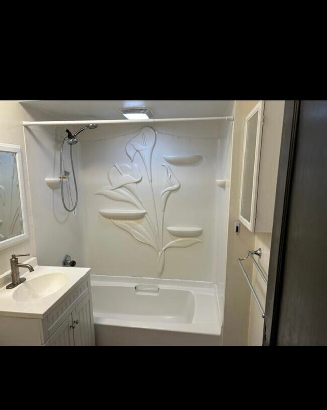 Building Photo - 904 Hayes Ave