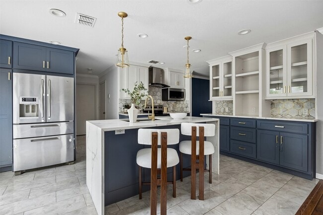 Building Photo - 320 S Mesa Verde Way
