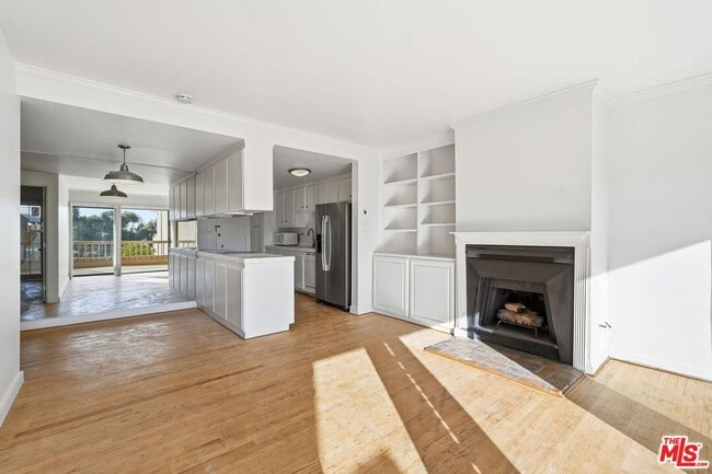 Building Photo - 23926 De Ville Way