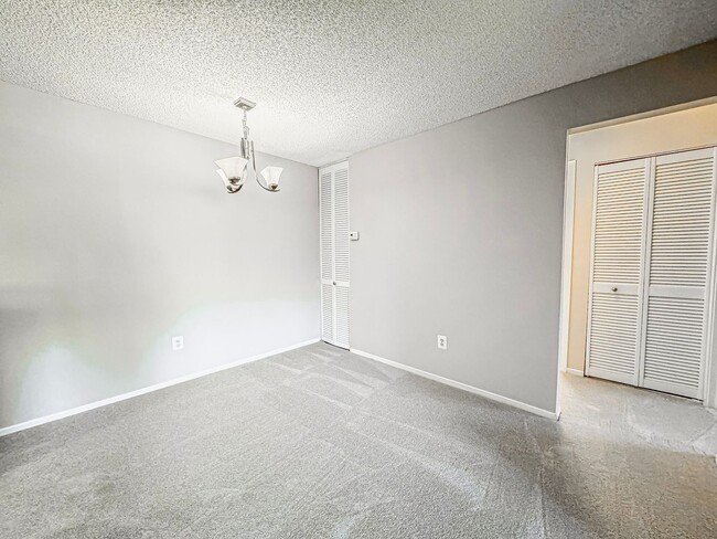 Building Photo - Bright and Cozy 1 Bed 1 Bath With Private ...