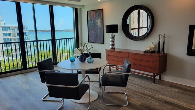 Building Photo - Annual turnkey furnished renovated 2/2 con...