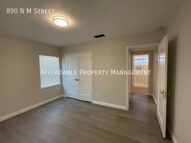 Building Photo - 890 N M St