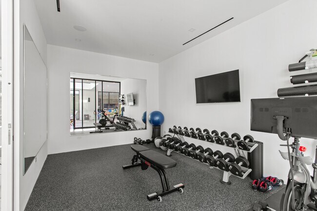 Building Photo - 922 NE 78th St