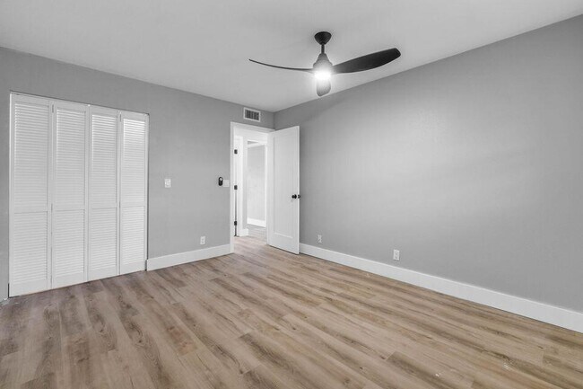 Building Photo - 173 Seville H
