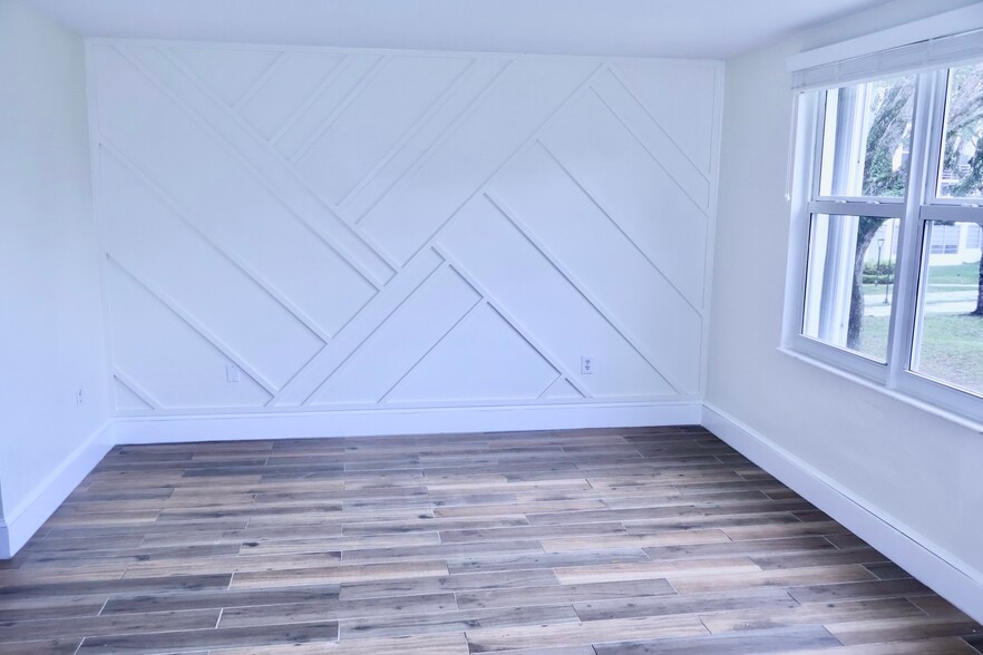 Building Photo - 1351 NE 191st St