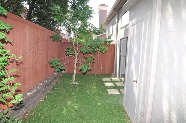 Building Photo - 4242 N Capistrano Dr