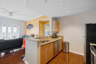 Building Photo - One Bedroom Furnished Condo in Uptown Char...