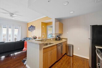 Building Photo - One Bedroom Furnished Condo in Uptown Char...
