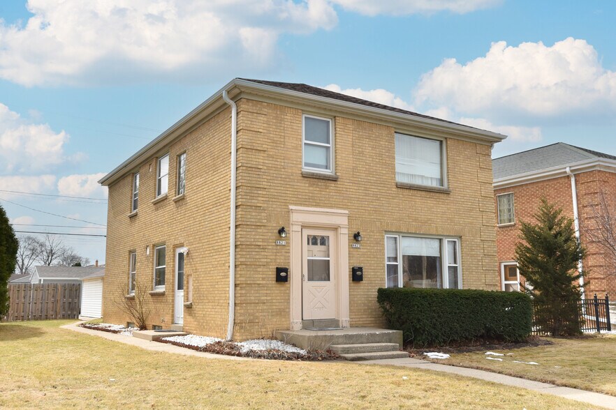 Primary Photo - 8823 W Burleigh St