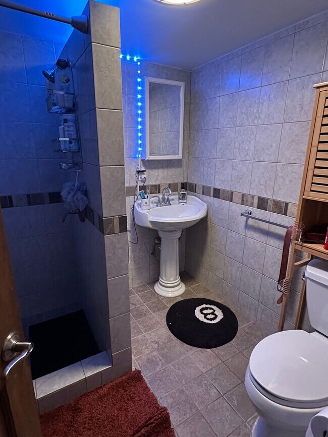 Building Photo - ALLSTON 4 BED/2 BATH FOR 9/1!  UPDATED KITCHEN AND BIG ROOMS!