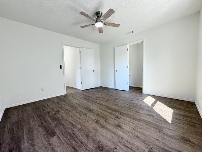 Building Photo - ***5905 B Sara Street***