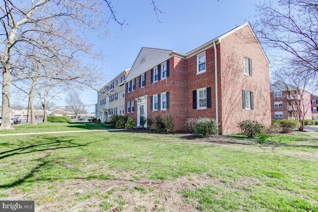 Building Photo - 6726 W Wakefield Dr