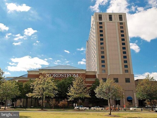 Building Photo - 642 15th St S