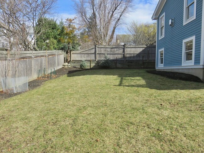 Building Photo - 35 Lovell Rd