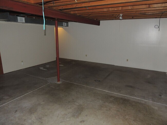 Building Photo - 815 S Joplin Cir