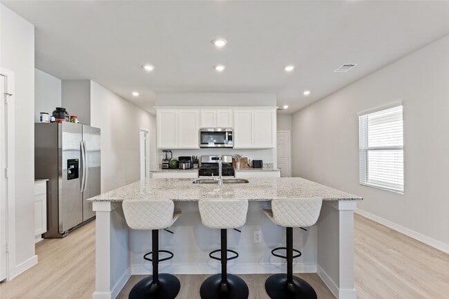 Building Photo - 16215 Globetrotter Ct