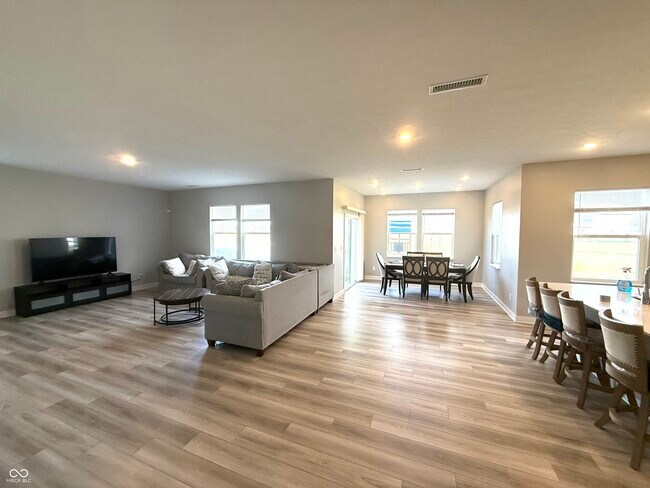 Building Photo - 2079 Dixon Crk Dr