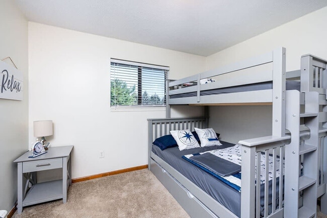 Building Photo - 6542 Bella Vista Dr NE