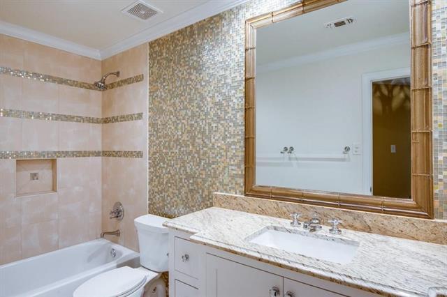 Building Photo - 725 Saxon Trail