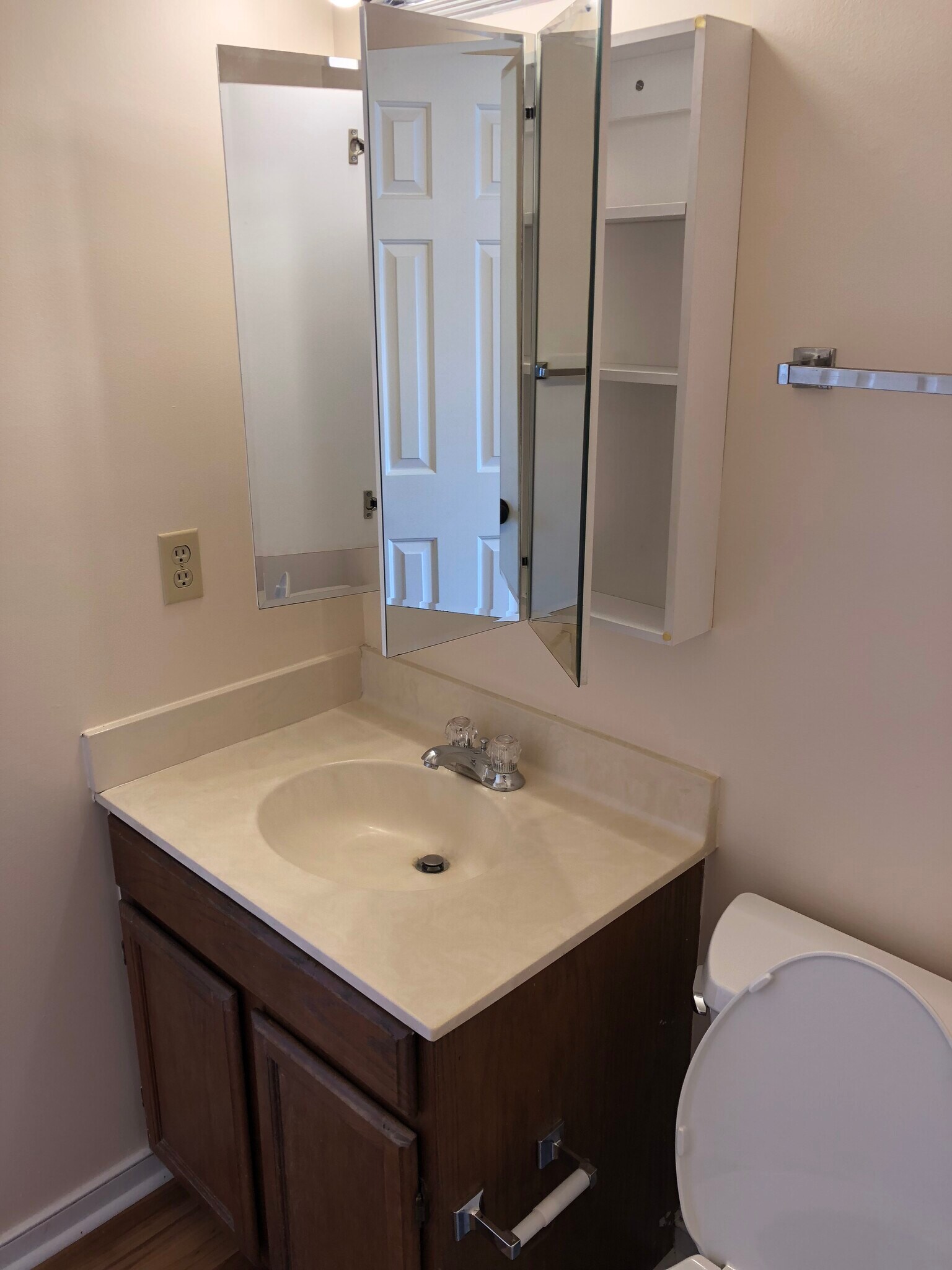 Building Photo - 4114 Bush Lake Dr