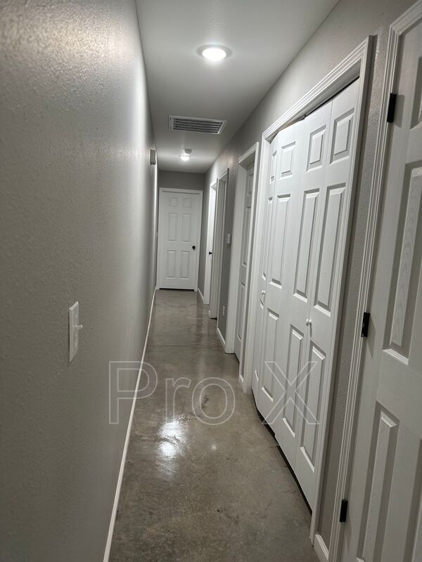 Building Photo - 206 N Wall Ave