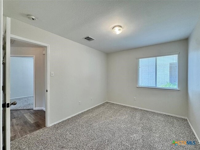 Building Photo - 916 Gentry Dr