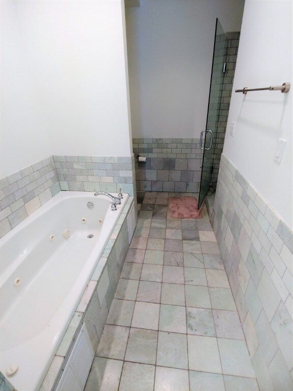 Building Photo - Noble Square 2b/2b Condo Rental