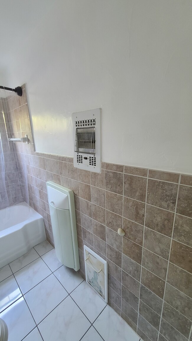 Building Photo - 1516 NE 17th Ave