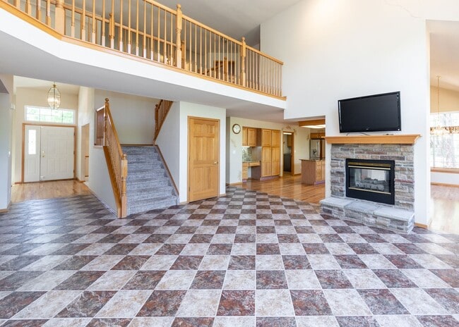 Building Photo - *COMING SOON* 5 Bedroom Broadmoor Beauty A...