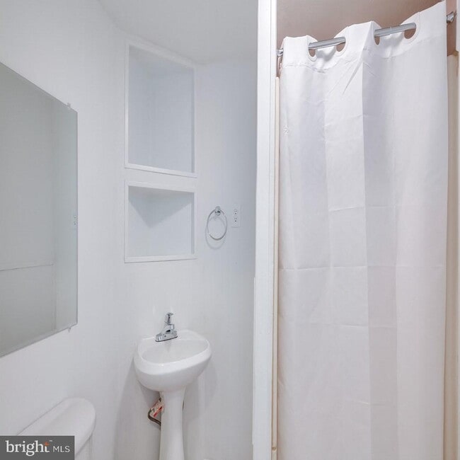 Building Photo - 243 Krams Ave