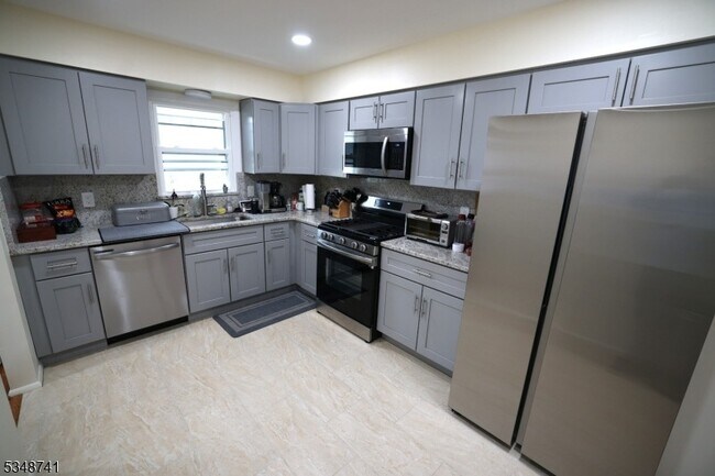Building Photo - 920 Everts Ave