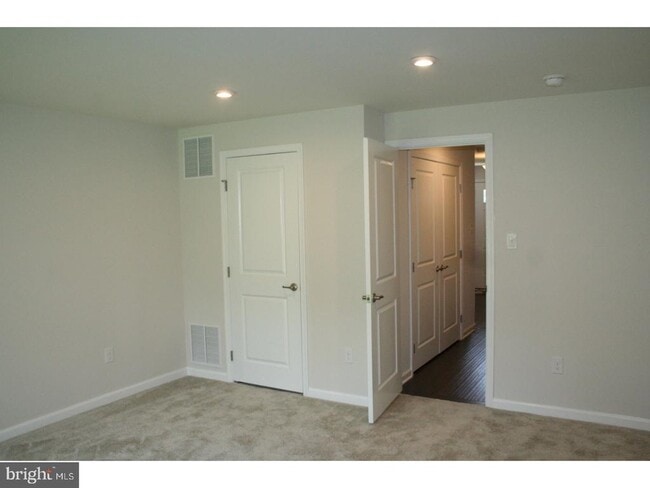 Building Photo - 118 Meridian Ln