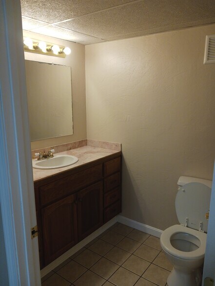 Building Photo - 150 Estelle Dr